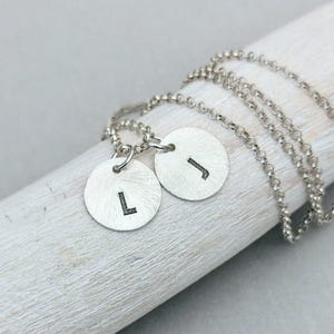 Cadena placa grabado, cadena con grabado plata, cadena placa plata, cadena placa, cadena con letra, grabado, placa grabado