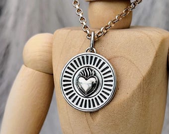 Hart in vlammen hanger zilver, Viva La Vida sieraden ketting van gerecycled zilver handgemaakt, brandend hart als ronde ketting hanger
