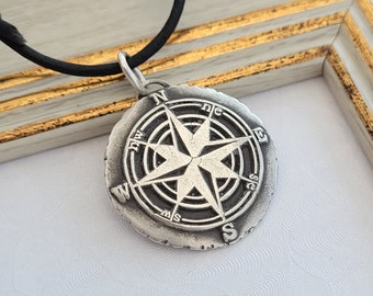 Kompass Anhänger aus recyceltem Silber, handgefertigter Kettenanhänger Kompass mit 925 Silber Männerkette