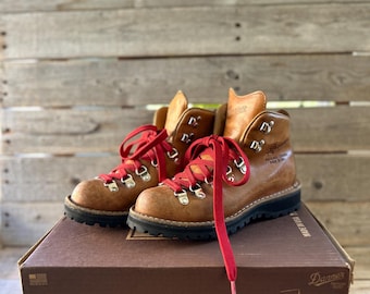 Danner Mountain Light Hiking Boots – Full Grain Leather, Made in USA – Size 6
