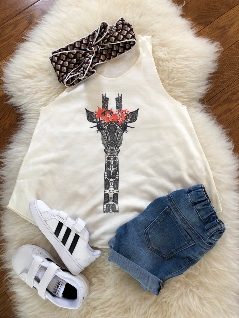 Girls tank top Graphic tank top Cute tank top Giraffe flowers tank top