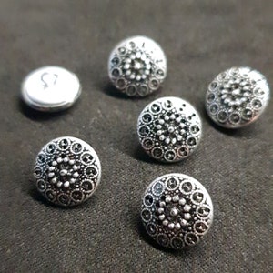 Beautiful Vintage silver pewter metal coloured buttons pack of 6  13mm diameter victorian style