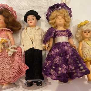 1950's Dress Me Hollywood Doll Bridal Wedding Party LARGE Lot 10pc Crochet OOAK Diorama Set, Bride Groom Priest Nun Unique Stands afbeelding 9