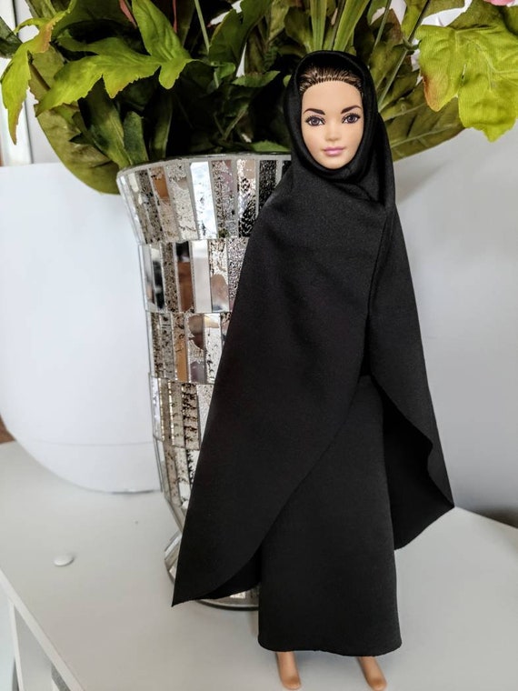 Tenue de poupée noire abaya musulmane hijab hijarbie faite à la main  uniquement.