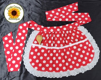 Child size polka dot waist apron with pockets and eyelet trim.  Baby, Infant, Toddler and Girl&#39;s Apron