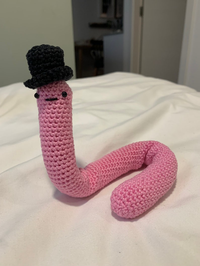 Shelby The Worm Amigirumi Crochet Pattern. Fast, Easy, Fun & Poseable Language English image 3