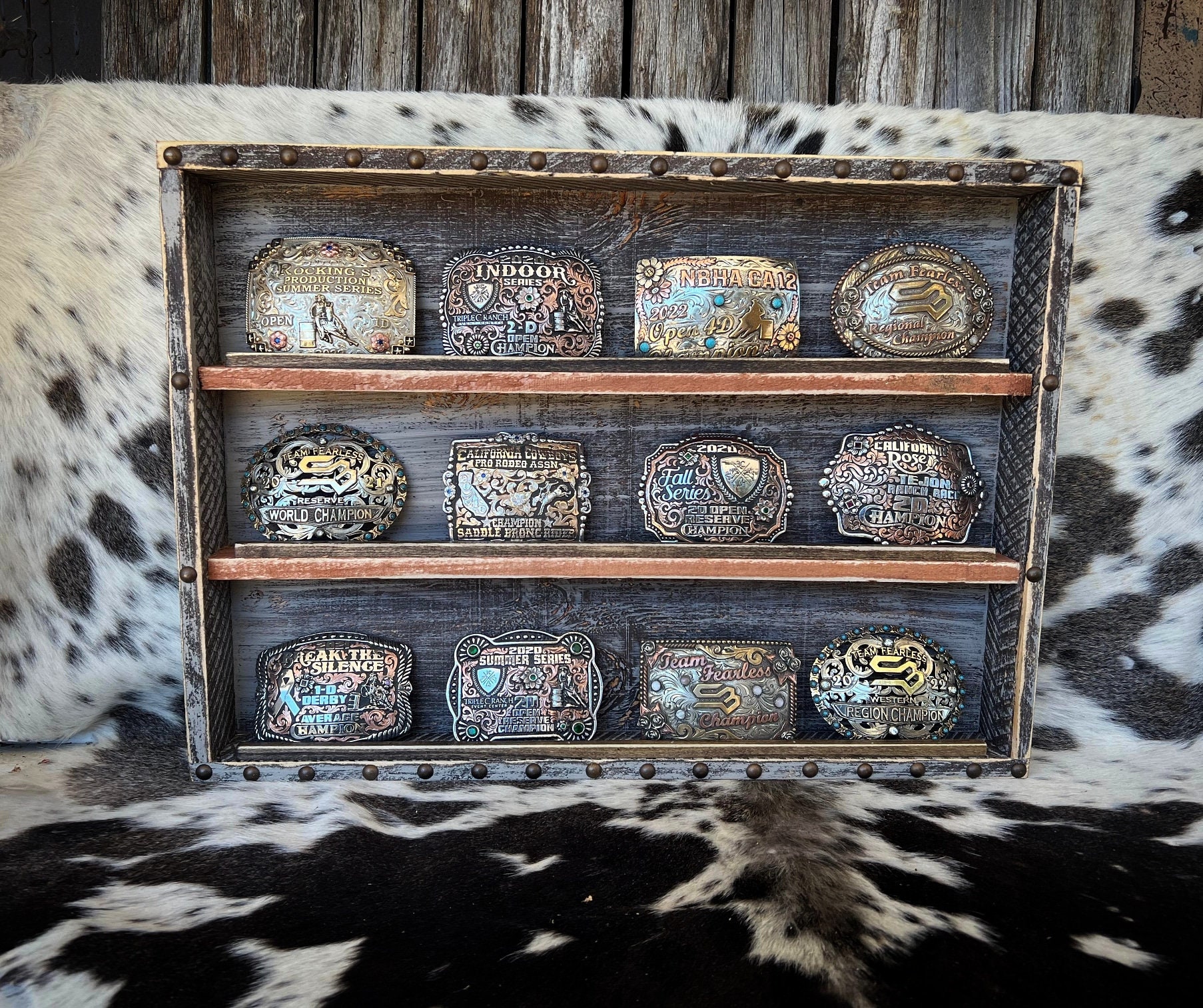 12 count belt buckle display, case. Wood. BARNWOOD BROWN