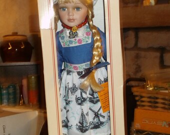 Hand-Made Holland Porcelain Dolls by Waterland Traditional Costume NIB