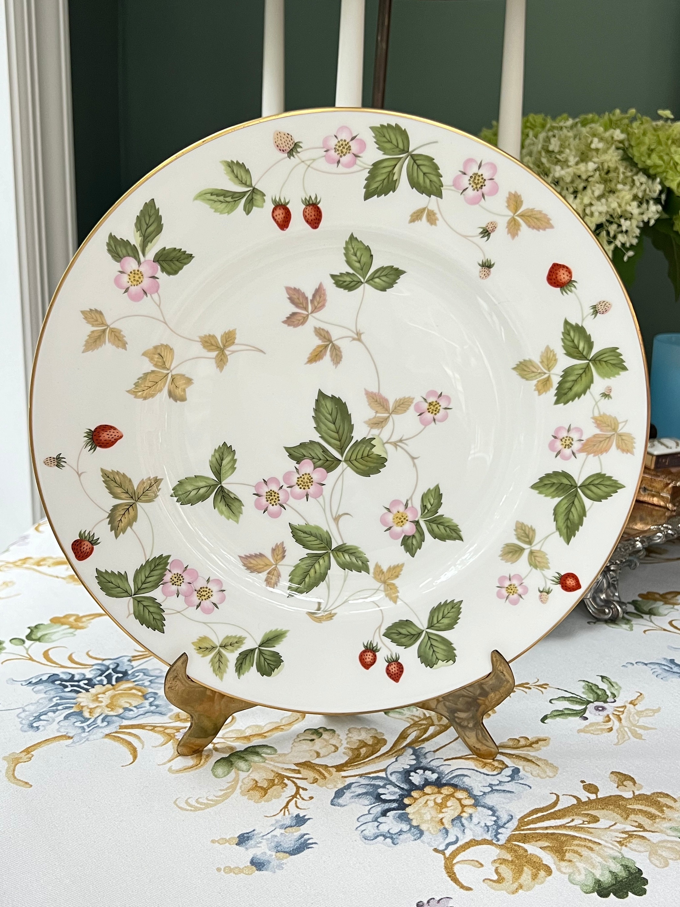 Wedgwood Wild Strawberry Dinner Plate // Summer Decor
