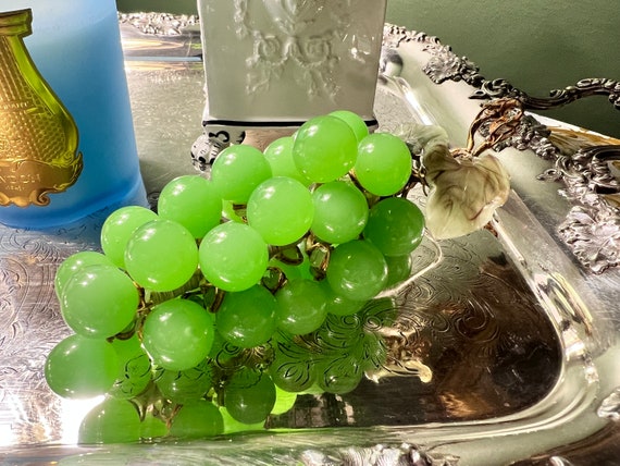 ヴィンテージ　カップボード　grape bunch Large Vintage Green Glass Grape Cluster Bowl Bunch Shape