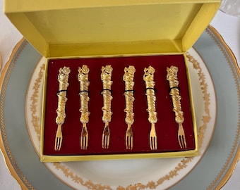 Vintage gold-tone appetizer picks // small condiment forks // serving forks // midcentury // vintage flatware // charcuterie board supplies