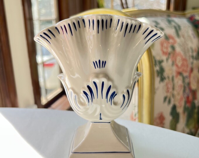 Blue and White Finger Vase // Tulipiere // Villeroy and Bosch