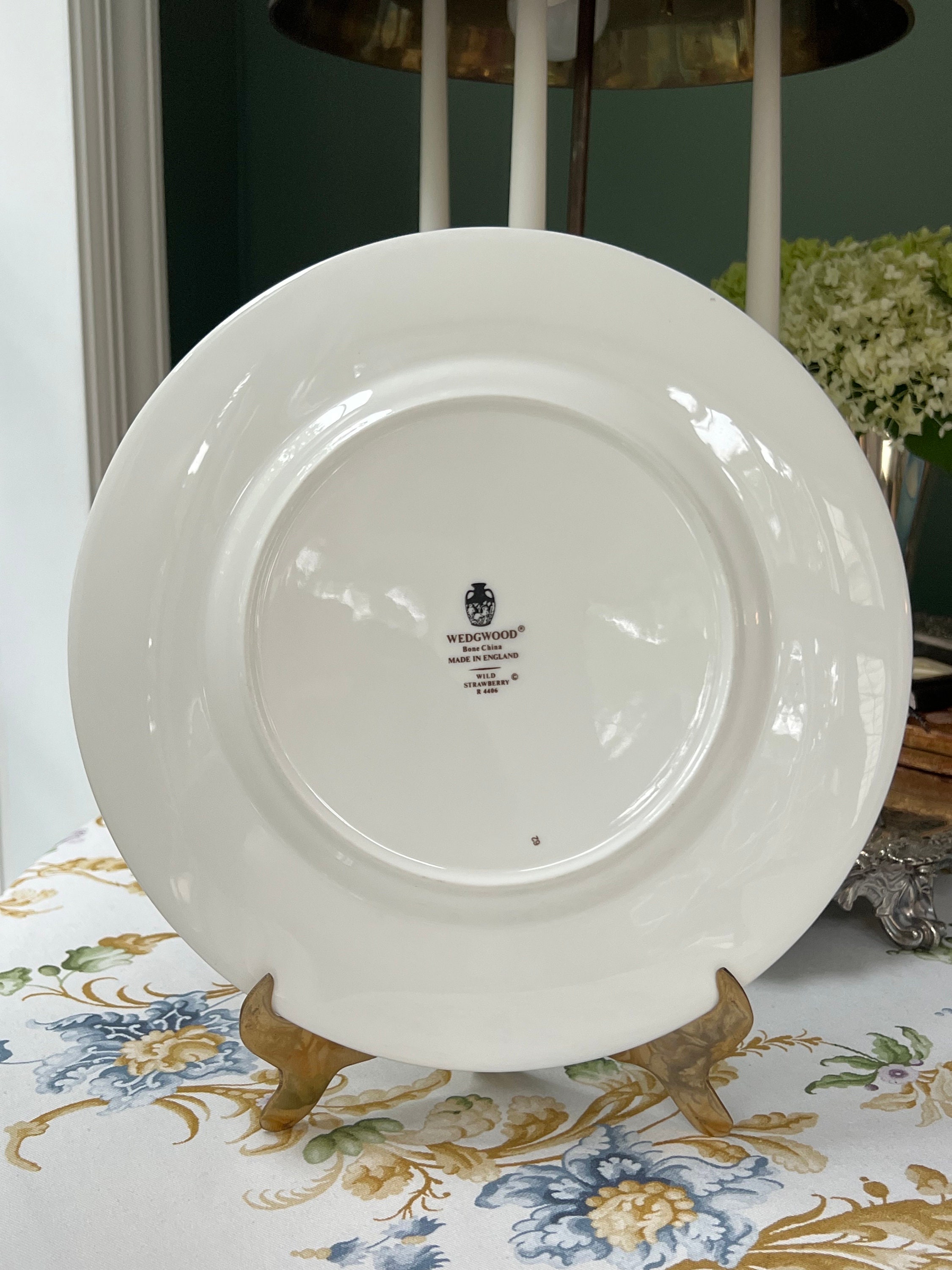 Wedgwood Wild Strawberry Dinner Plate // Summer Decor 