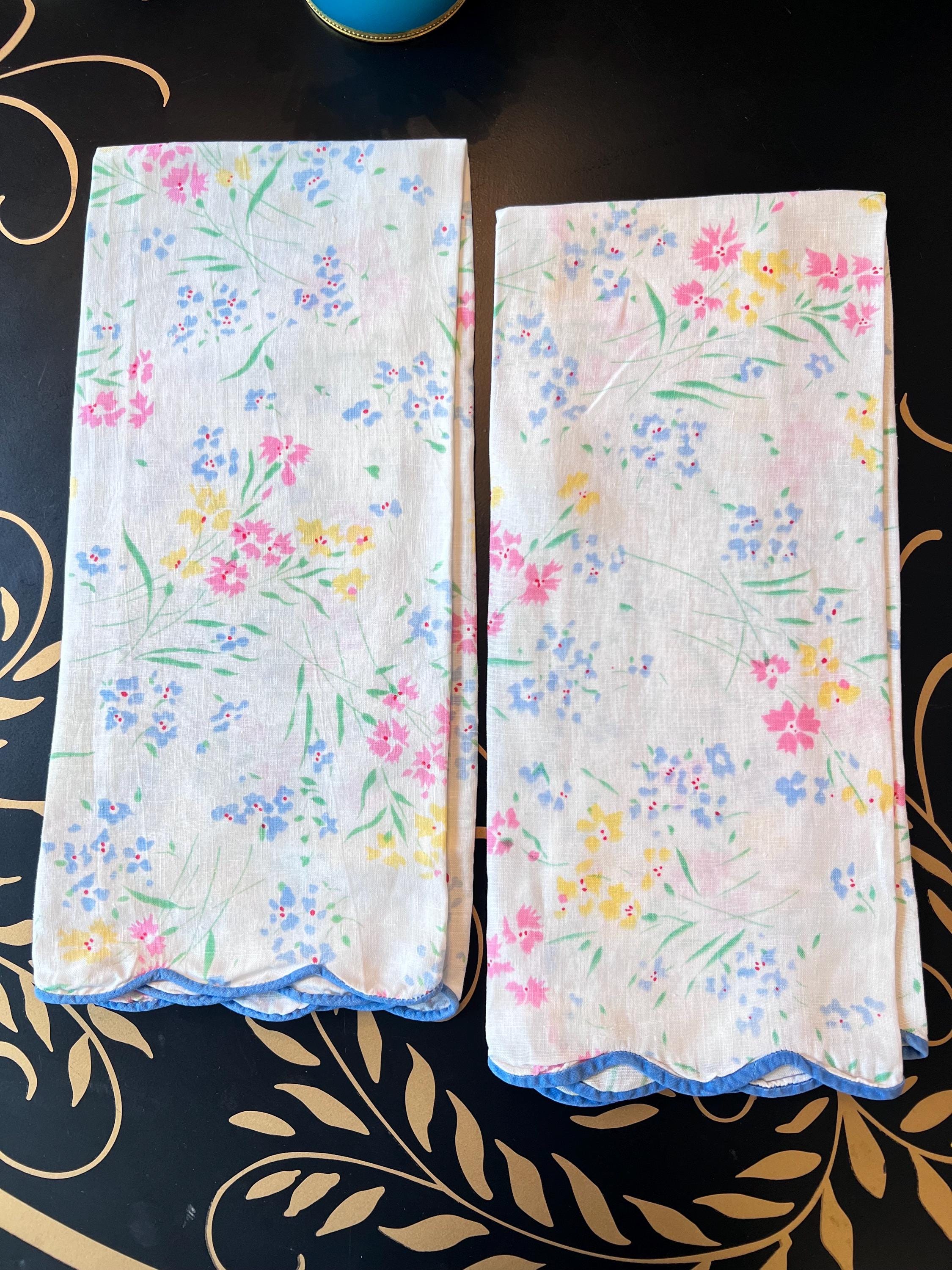 D.Porthaultディ.ポルトー青と白の花柄 フリル付きクッション大小2個 D. PORTHAULT FLEURS ET PAPILLONS BLUE TOWELS – Gramercy