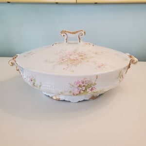 Theodore Haviland France vegetable serving dish with lid // floral // Limoges // hand painted gold rim // fine china // Holiday table