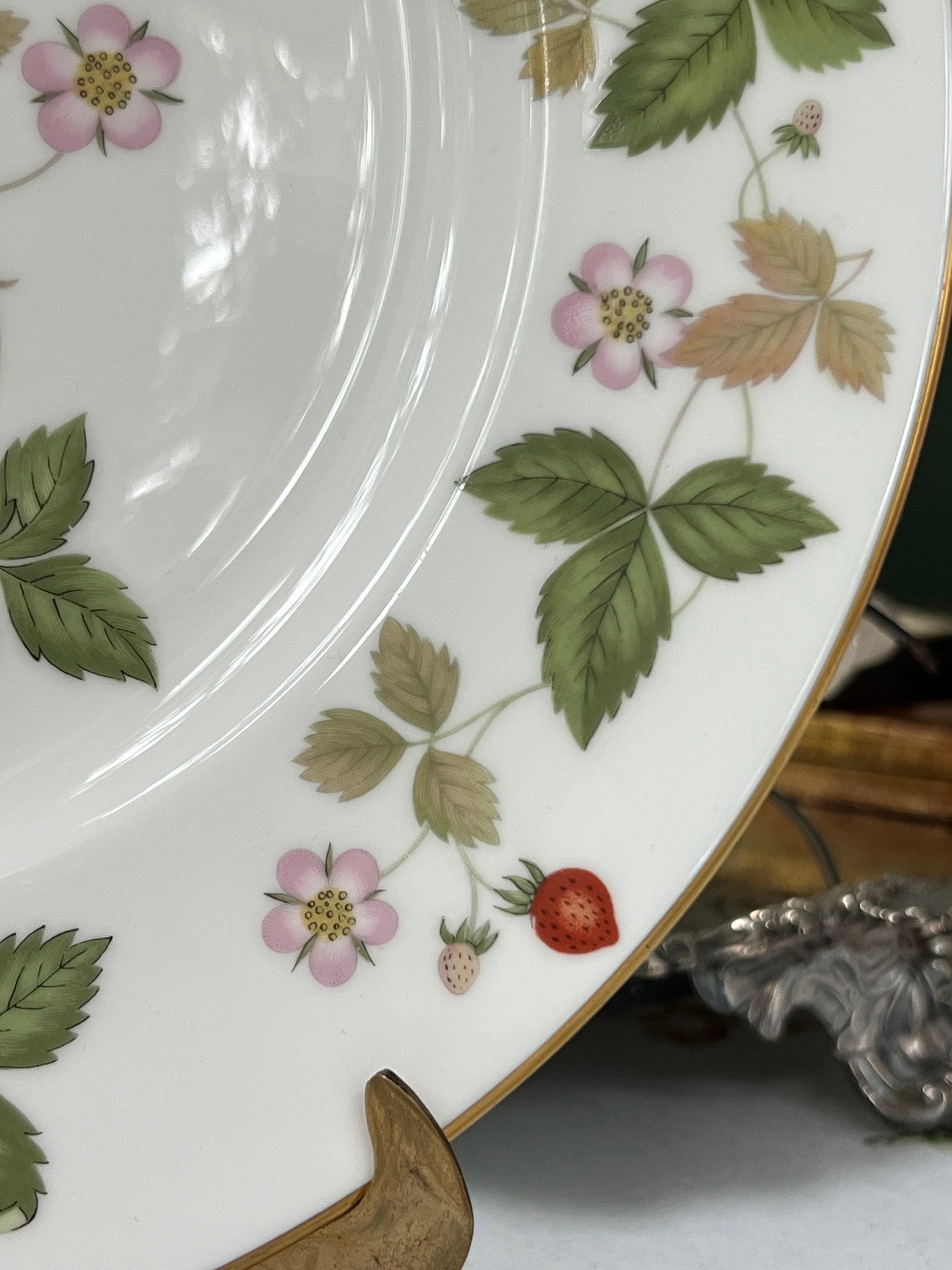 Wedgwood Wild Strawberry Dinner Plate // Summer Decor
