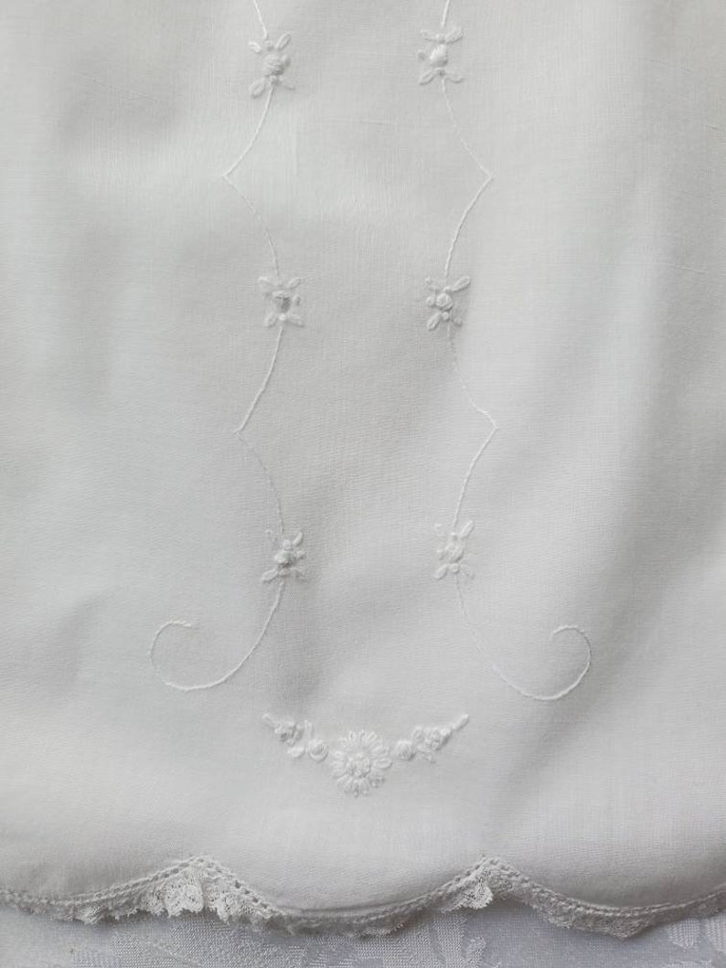 Vintage hand made baby dress 1950s 0 to 6 months hand smocked and embroidered summer baby dress lace trim scallop hem