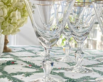Beautiful set of 11 Tiffen - Franciscan “Mansfield” vintage crystal wine or water glasses with gilt rim and gem-shaped stem // 1960-1972