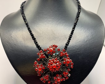 Vintage red brooch pendant, Upcycled vintage pendant, Vintage pendant necklace, Art deco style necklace, Red bling necklace, Red diamantes