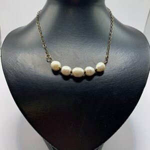 5 pearl double layer necklace, Pearl and bronze layered necklace, 2 layer bronze necklace with row of pearls, Pearls and bronze necklace