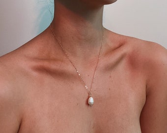 Délicat collier de perles rempli d’or 14K, Perle d’eau douce sur chaîne en or fin, Collier de perles unique minimaliste, Chaîne en or fin chic