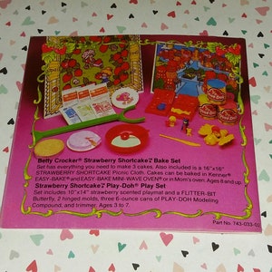 Vintage 1980's Strawberry Shortcake Kenner Doll Complete Booklet image 6