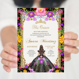 Invitation mexicaine modifiable de fond foncé, invitation mexicaine colorée de fiesta de mis de coing, invitation espagnole de robe florale et d&#39;or foncée S265
