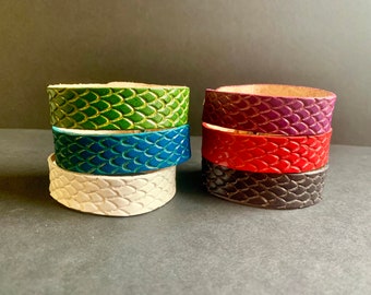 Chromatic Dragonscale Leather Snap Bracelet