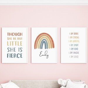 Set di 3 stampe arcobaleno pastello, stampa nome personalizzato affermazione arcobaleno, regalo personalizzato per bambini, ricordo arte sala giochi, vivaio Wall Art