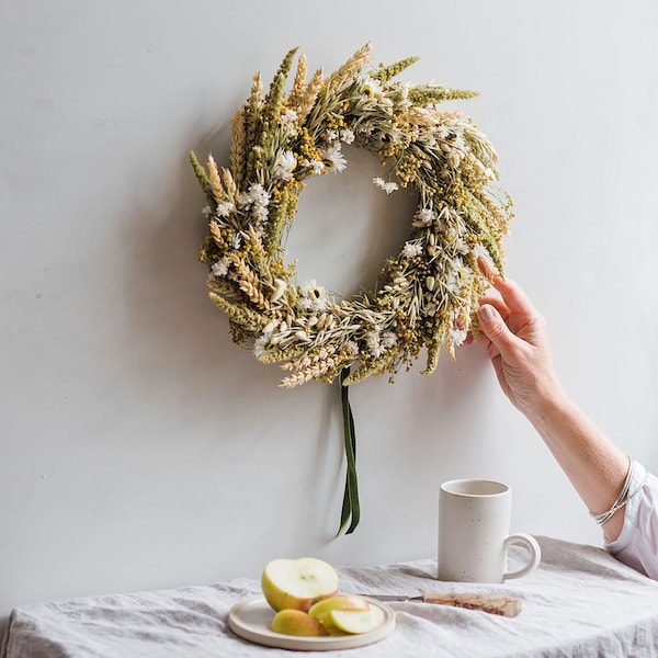 Minimalist Neutral Dried Flower Wreath | Natural Dried Flowers