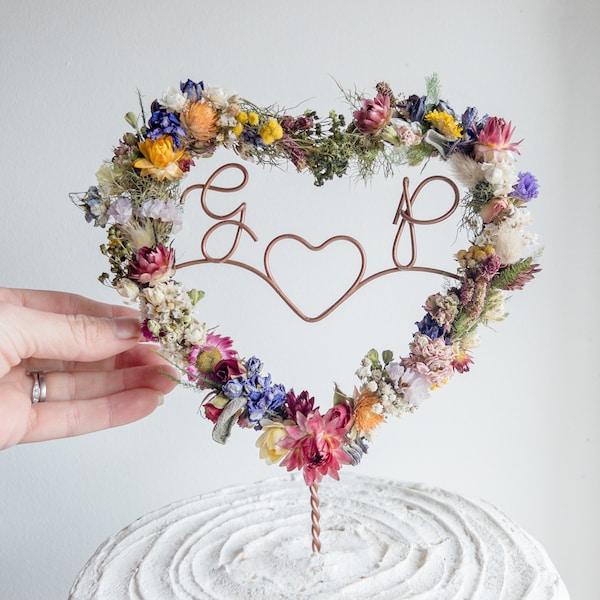 Décoration de gâteau coeur fleurs séchées fleurs sauvages initiales | Décoration de gâteau de mariage personnalisée