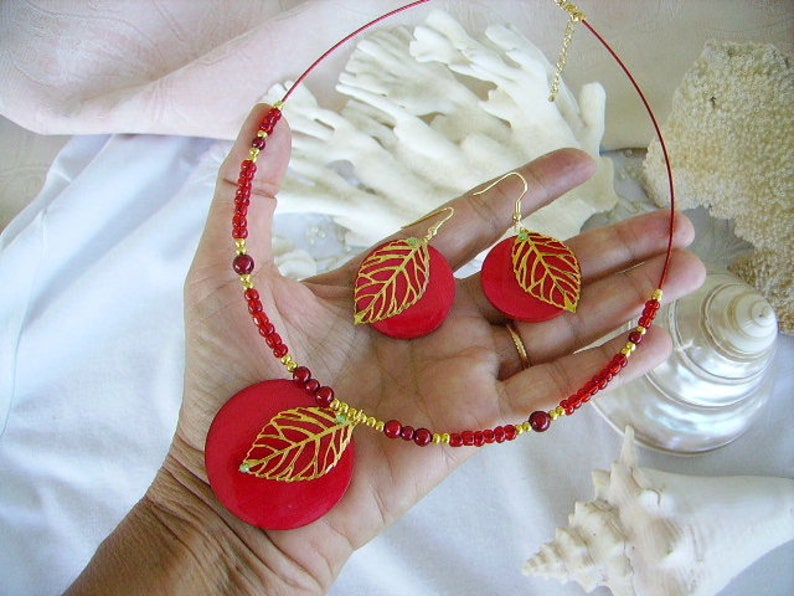 Set fashion jewelry gilded seed beads cabochon wooden red print sheet Pearl twisted threads earrings Choker necklace extension