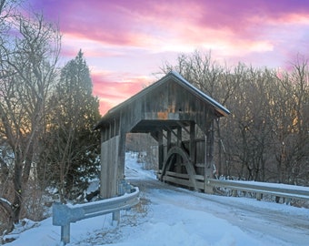 Lake Bridge, Charlotte, Vermont, pont couvert du Vermont, artefact du Vermont, vallée de Champlain, art mural, Titre : « Dawn At Lake Bridge »