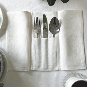 Linen Cutlery Case with 3 pockets – Natural Linen Silverware Holder – Reusable Utensil Pouch – Eco Table Setting – Rustic Flatware Pocket