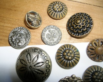 11 Vintage and Antique Metal Floral Buttons