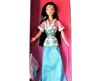 Disney's Mulan Secret Hero Mulan 2 Looks in 1 Doll 1997 Mattel 18896 