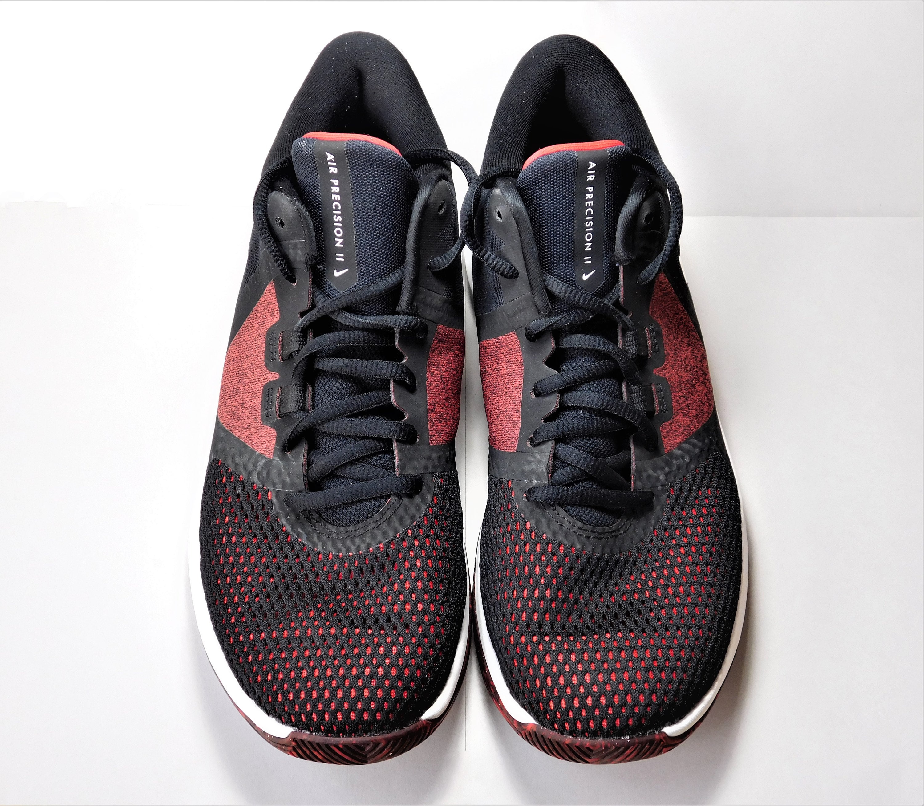 how much does a pair of nike shoes weigh