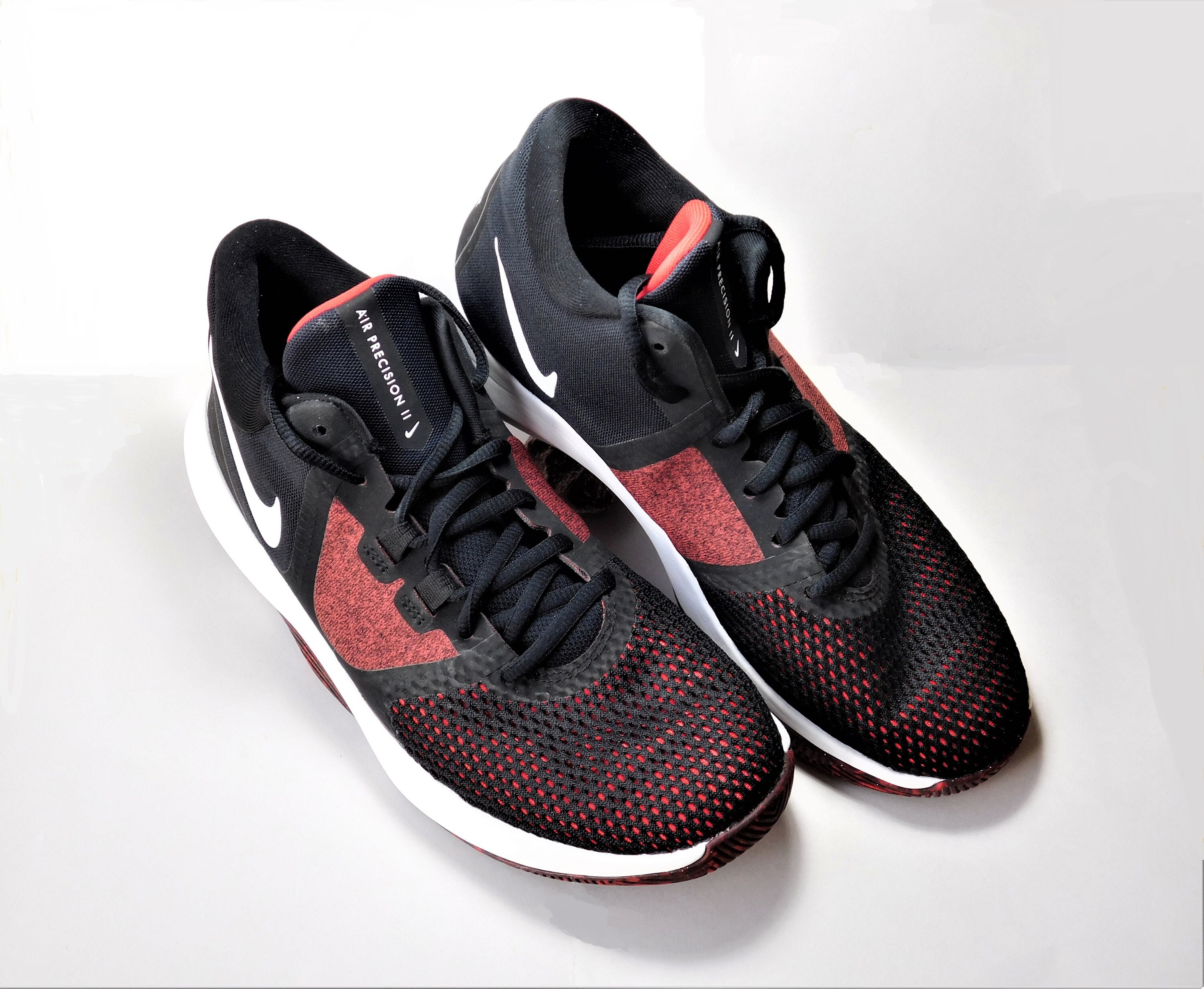 how much does a pair of nike shoes weigh