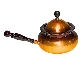 Cacerola para fondue vintage de Taiwán de los años 70, revestida de cobre naranja, con mango y tapa de madera.