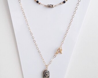 Collier double tour pendentifs Japse et laiton plaqué or