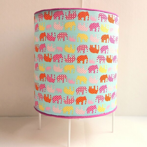 Lampe à poser enfant, tissu graphique éléphants multicolores