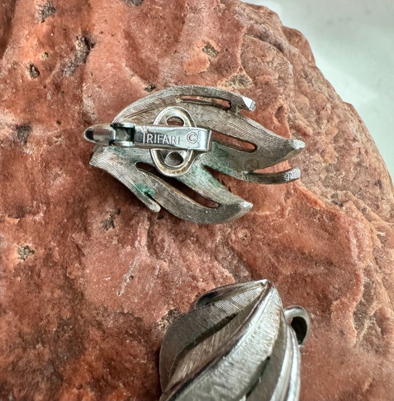 Trifari clip on earrings, silver tone - image 7