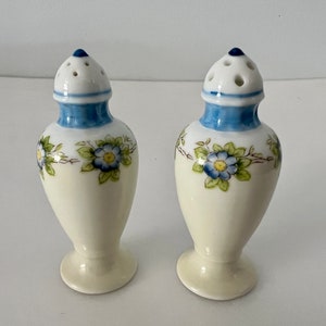 Estate item, 1950s some pepper shaker, made in Japan, Miniature salt shaker, collectible, kitchen use