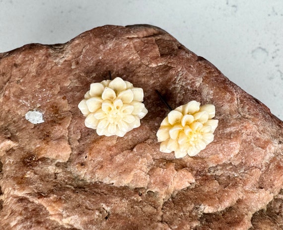 Vintage carved bone flower stud earrings, Estate … - image 2