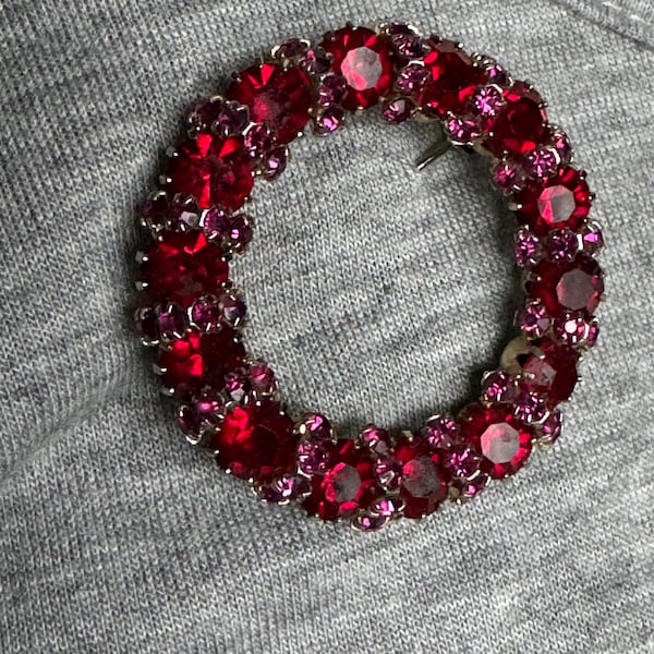 Vintage round rhinestone brooch, rhodolite garnet color, Christmas brooch pin