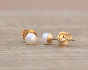 Tiny Pearl Earrings, Flower Girl Earrings, Freshwater Pearl Earrings, White Pearl Stud Earrings, Small Pearl Studs, Real Pearl Earrings