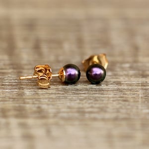 Peacock Purple Pearl Stud Earrings, Round Pearl Earrings, Swarovski Crystal Pearl Earrings, Bridesmaid Gift, Bridesmaid Jewelry, Faux Pearls