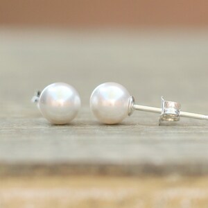 Round Pearl Earrings, Swarovski Crystal Pearl Earrings, White Pearl Stud Earrings, Bridesmaid Gift, Bridesmaid Jewelry, Faux Pearls