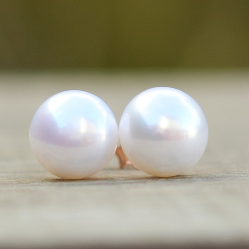 Beautiful Pearl With White Petals Earrings