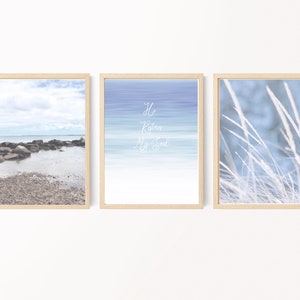 Salmo 23:3 *Él restaura mi alma* Versículo de la Santa Biblia *Escritura Coastal Print Set of 3*Boho Decor *Pastel Ocean blue* arte de pared &quot;Justicia&quot;
